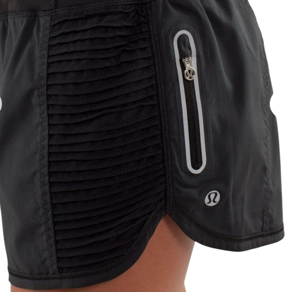 Lululemon Run: Bright At Night Short Sz 4 Black - Picture 3 of 14